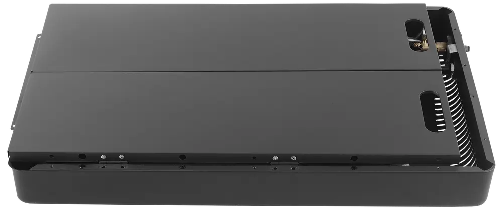 Rektangulär svart gasgrill med platt, slät lock, integrerade handtag och synliga ventilationsöppningar på sidan. Kompakt, modern design för utomhusgrillning.