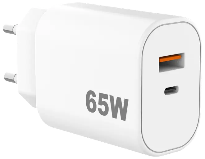 Hvid 65W vægoplader med USB-A og USB-C porte, kompakt design, egnet til hurtig opladning. Europæisk stiktype, moderne udseende, holdbart plastkabinet.