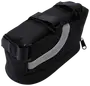 Svart cykelsadelväska i slitstarkt tyg med reflexband för synlighet, säkra spännen och kompakt design. Perfekt för småsaker under cykelturen. Fästs under sadeln.