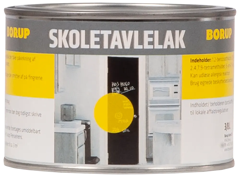Borup skoletavlelak i metal dåse, mærket 'SKOLETAVLELAK.' Velegnet til at lave skrivetavleoverflader på vægge eller døre. Indeholder 0,375 liter. Til indendørs brug.