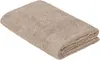 Vikt beige badhandduk av mjuk, absorberande bomullsfrotté. Enkel design utan mönster eller dekorationer, passar för dagligt bruk i badrummet.