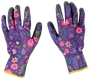 Lila trädgårdshandskar med färgglatt blommönster, svarta gummibelagda fingertoppar och handflator samt gul kant vid handleden. Ger skydd och bra grepp vid trädgårdsarbete.