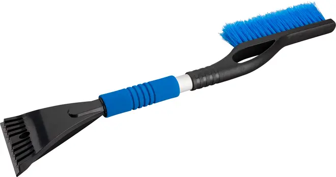 Svart och blå isskrapa med skumgrepp och blå borste, avsedd för att ta bort is och snö från bilrutor och vindrutor.