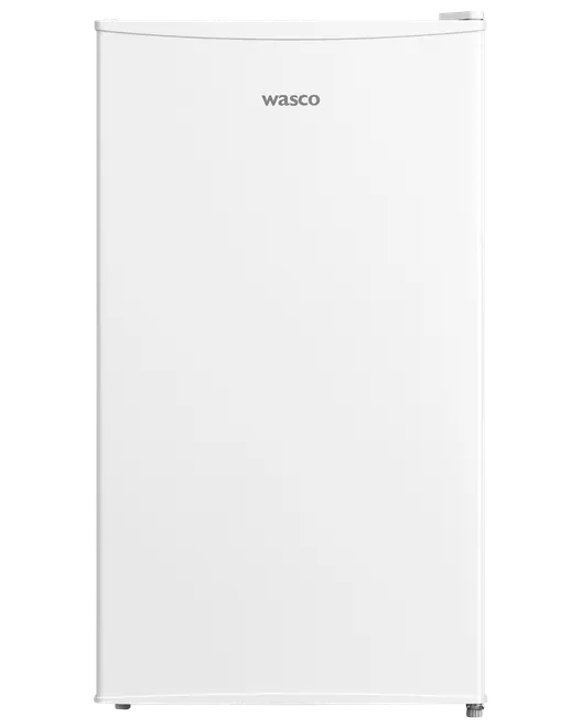 Kompakt vit Wasco kylskåp med en dörr, slät frontpanel och minimalistisk design. Perfekt för små utrymmen, studentrum eller kontor. Energieffektiv och lätt att rengöra.