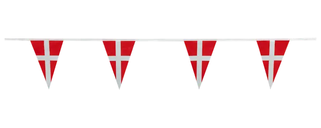 Rød-hvide trekantede vimpler på en hvid snor med dansk flagmønster.