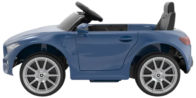 Blå elektrisk legetøjsbil med Mercedes-Benz design, sølvfarvede hjul, sort sæde og rat. Egnet til børn, detaljeret udvendigt og åben top for nem adgang.