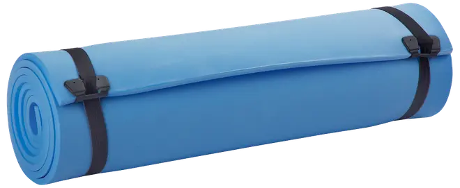 Blåt skum campingunderlag rullet sammen, fastgjort med to sorte stropper og plastspænder. Let og bærbar, ideel til udendørs aktiviteter som vandring, camping eller yoga.