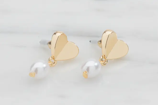 Øreringe lille hjerte med perle - Guld