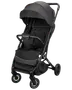 Sort barnevogn med justerbar kaleche, polstret sæde, sikkerhedssele, frontbøjle, fire hjul og opbevaringskurv under sædet. Let og sammenklappelig model til små børn.