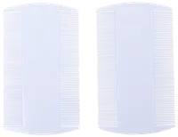 Två vita plast luskammar med tätt sittande tänder för effektiv borttagning av löss och ägg från håret. Hållbara, lätt att rengöra, passar alla hårtyper.