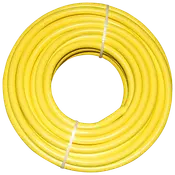 Uppvirad gul trädgårdsslang av flexibel plast, säkrad med två vita band. Passar för vattning, biltvätt eller utomhusbruk. Hållbart och väderbeständigt material.