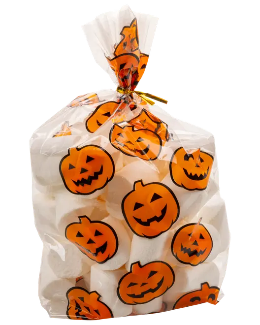Påse med vita marshmallows i genomskinlig förpackning dekorerad med orange pumpaansikten, försluten med gul snodd. Perfekt för Halloween-fester eller gåvor.