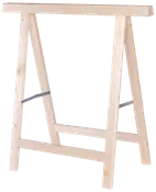 Savbuk af lyst træ med A-formet design, metalbeslag for stabilitet og glat finish. Velegnet til arbejdsborde eller byggeprojekter. Enkel, funktionel og nem at samle.