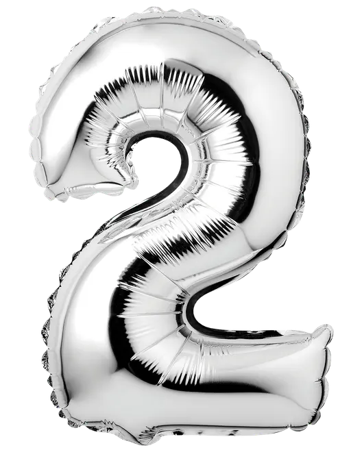 Stor sølvfarvet folieballon formet som tallet 2, med skinnende metallisk overflade og synlige samlinger, ideel til fester, fødselsdage eller fejringer.