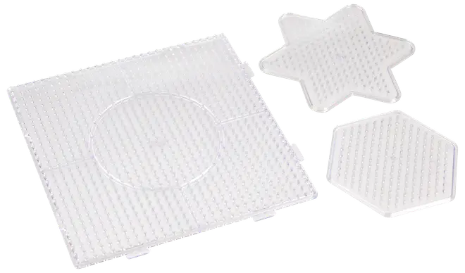 Sæt med tre klare plastik perleplader til rørperler, i firkantet, stjerne- og sekskantet form. Hver plade har små pigge til perleplacering og design.