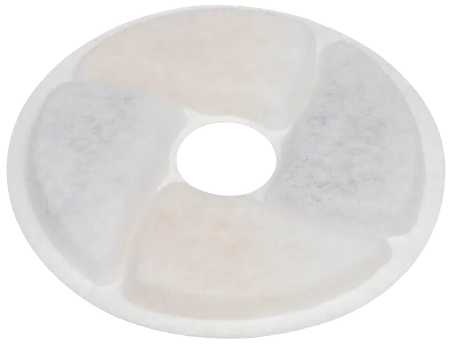 Rund udskiftningsfilter til kæledyrs vandspring, med fire opdelte sektioner af hvidt netmateriale og et centralt hul for nem montering og effektiv filtrering af vandets urenheder.