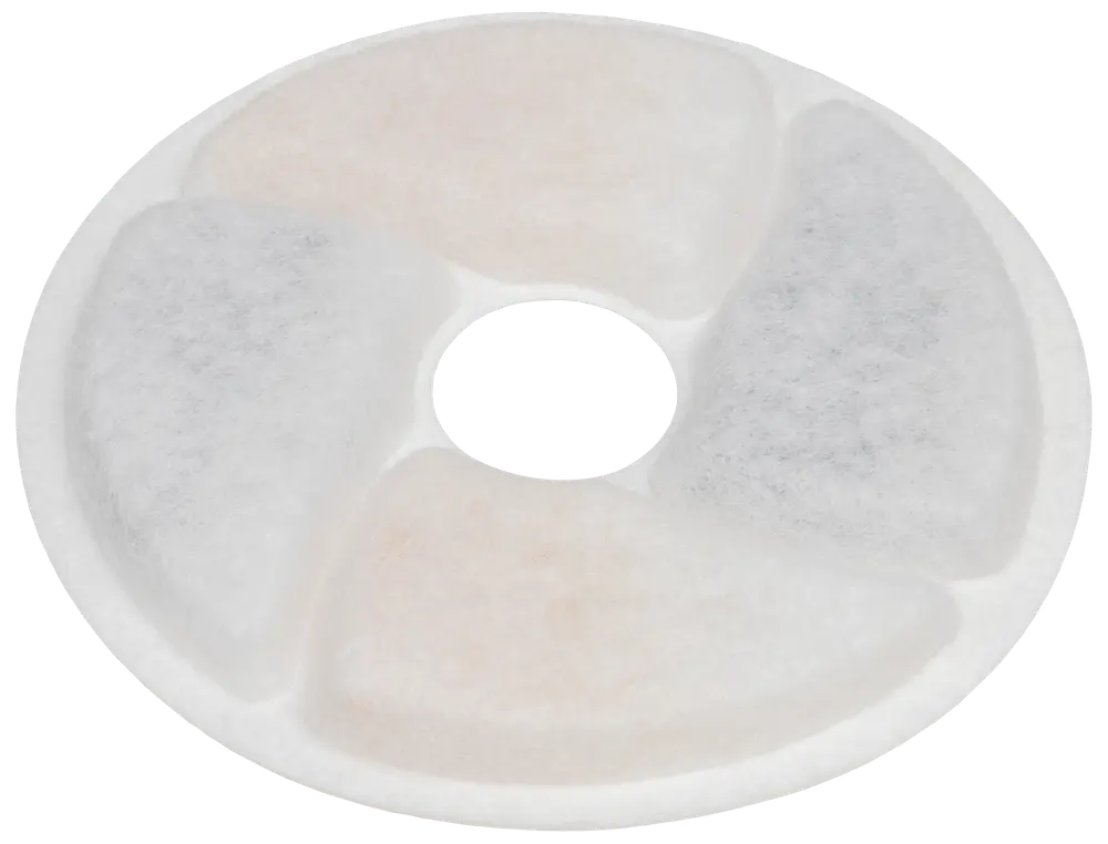 Rund udskiftningsfilter til kæledyrs vandspring, med fire opdelte sektioner af hvidt netmateriale og et centralt hul for nem montering og effektiv filtrering af vandets urenheder.