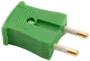 Grøn elektrisk adapter med to ben og guldbelagte spidser, egnet til europæiske stikkontakter. Fremstillet af holdbar plast, med skrue til ledningsmontering og præget mærke.
