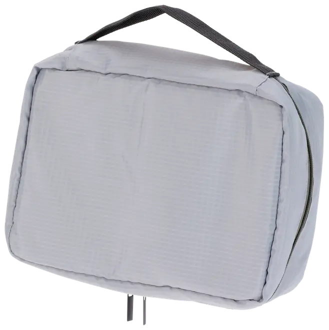 Rektangulær lysegrå pakkekube med lynlås og sort bærehåndtag. Fremstillet af let stof, perfekt til organisering af tøj eller tilbehør i bagage. Enkel, minimalistisk stil.