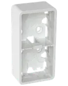 Hvid plast overflademonteret dåse til elinstallation, rektangulær form, plads til to moduler. Forborede kabelindgange og skruehuller til vægmontering. Velegnet til kontakter eller stikkontakter.