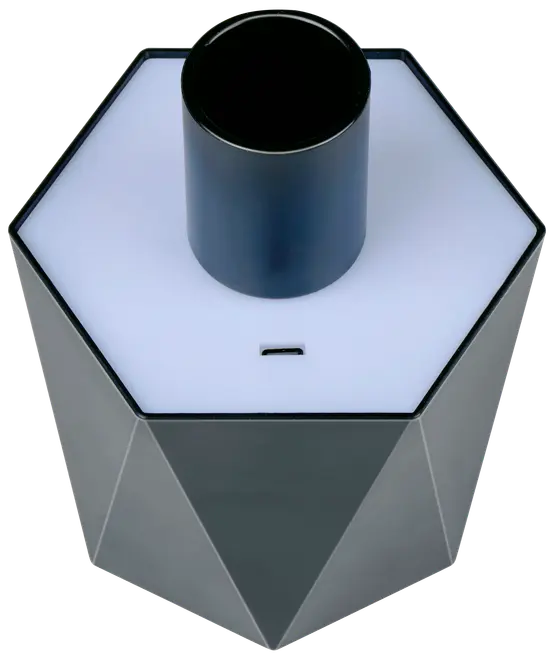Elektronisk enhed med sekskantet form, central cylinder, mat sort finish og lille åbning på toppen. Moderne, geometrisk design, ideel til hjemmet eller kontoret.