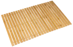 Rektangulär badmatta i bambu med parallella ribbor, naturfärgad, halkfri baksida och vattenavvisande yta. Miljövänlig och lätt att rengöra.