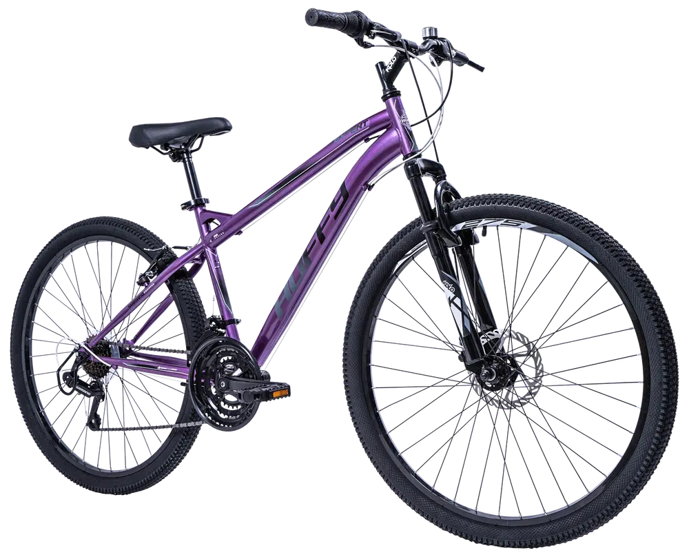 Lila mountainbike med framdämpning, svarta styren, 21-växlad växelsystem, skivbromsar och grova däck. Stabil ram, bekväm sadel, passar för terrängcykling.