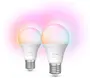 Sæt med to Philips Hue Essential smarte LED-pærer, E27 fatning, udsender justerbart flerfarvet lys. Moderne hvidt design med sølv skruebase, til smart belysning.