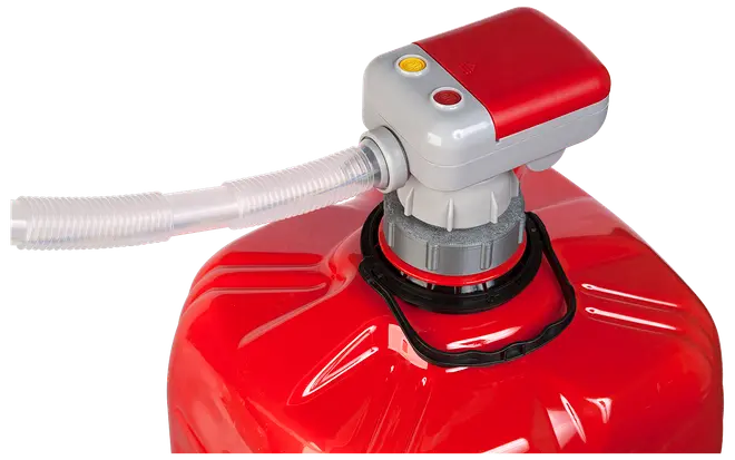 Röd plastbränsledunk med elektrisk pump, flexibel slang och tryckknappar för enkel överföring. Stadigt bärhandtag. Passar för bensin eller diesel.