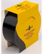 Svart gaffatejp, 50mm x 40m, i gul förpackning med handtag. Passar för många användningsområden, slitstark och lätt att riva för hand.