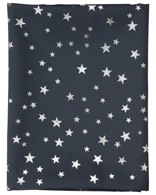 Mørkeblåt gavepapir med spredte sølvstjerner i forskellige størrelser. Festligt og himmelsk mønster, velegnet til fødselsdage, højtider eller særlige lejligheder. Glat, blank overflade.