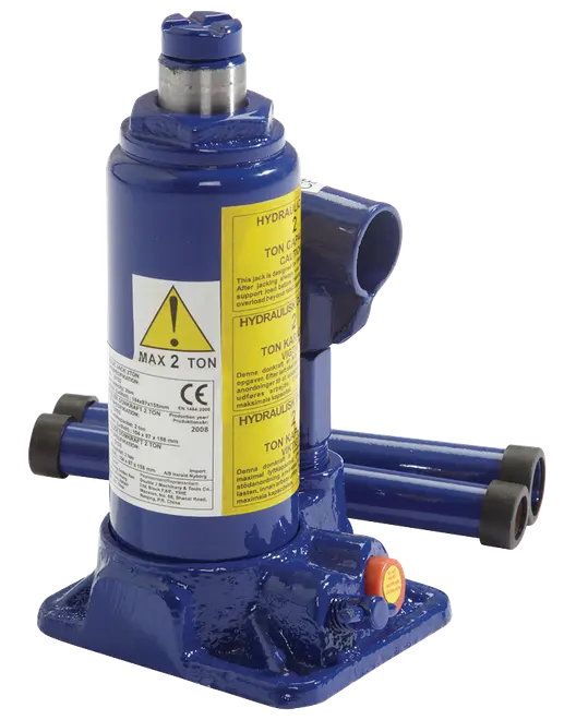 Blå hydraulisk flaskdomkraft med 2 tons lyftkapacitet, robust metallkonstruktion, bred bas för stabilitet och tydliga säkerhetsmärkningar. Levereras med avtagbart handtag.