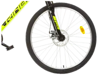 Framhjul på mountainbike med svart däck, silverekrar, skivbroms, gul reflex och ram med gul-svart 'Arata'-grafik.