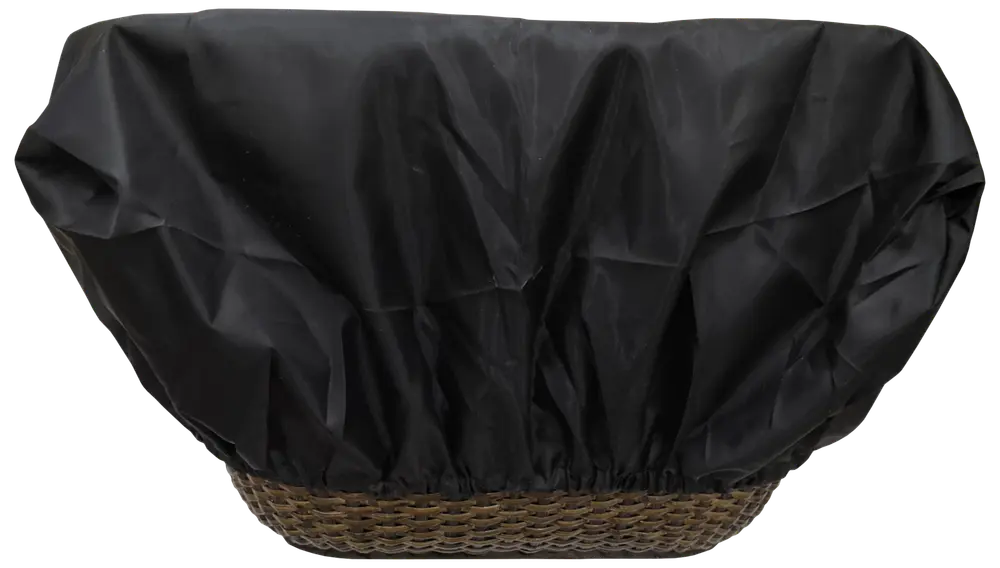 Flettet kurv med sort, vandtæt, elastisk betræk. Betrækket beskytter indholdet mod regn og støv og sidder sikkert fast om kurvens kant. Ideel til udendørs brug.