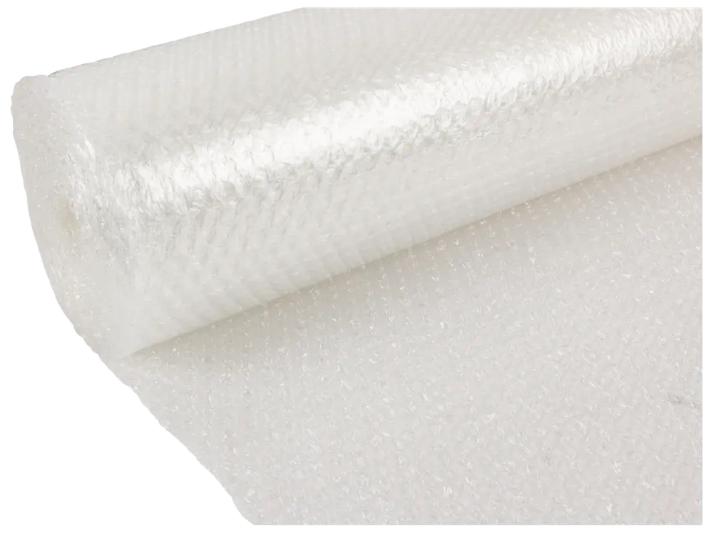 Transparent bubbelplast på rulle med små luftfyllda bubblor för att skydda ömtåliga föremål vid frakt eller förvaring. Flexibel, lätt och enkel att klippa.