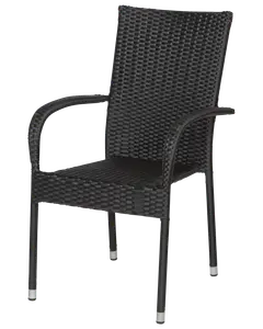 Svart utomhusstol med flätad sits och rygg, metallram, böjda armstöd och silverfärgade benändar. Stapelbar, passar för uteplats eller trädgård.