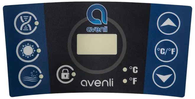 Avenli digitalt kontrolpanel til spabad med temperaturdisplay, låseknap, funktionsikoner og op/ned-pile til justering. Blå og sort design med tydelige symboler.