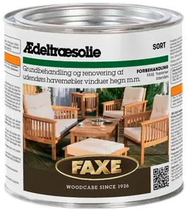 FAXE ædeltræsolie til udendørs brug, velegnet til behandling og renovering af havemøbler, vinduer og hegn. Leveres i metaldåse med produktinformation og brugsanvisning.