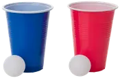 Sæt med én blå og én rød plastikkop, begge med hvid kant, samt to hvide bordtennisbolde. Perfekt til festlege som beer pong.