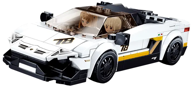 Vit LEGO-liknande racerbilsmodell med svarta detaljer, nummer 18-dekaler, tonad vindruta och två minifigurer inuti.