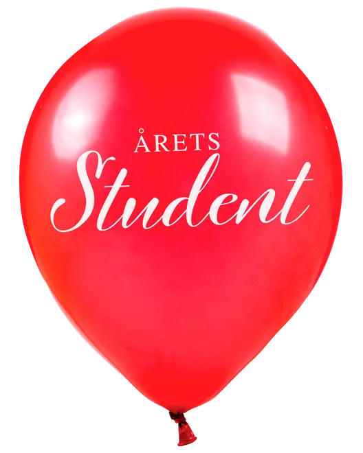 Rød ballon med hvid tekst 'ÅRETS Student' i elegant skrifttype, velegnet til studenterfejring. Skinnende overflade, rund form, bundet forneden.