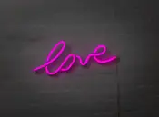 Neonskylt Love H. 18 x B. 45 cm 