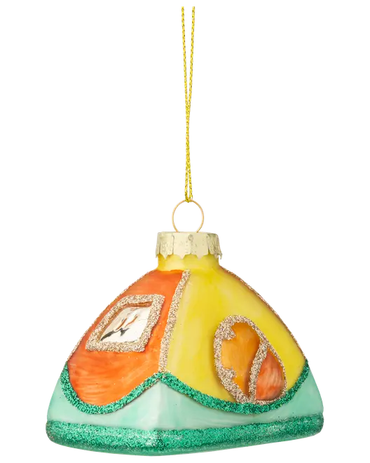 Håndmalet juleornament i glas formet som en lampeskærm, med gule, orange og turkise farver, glimmerdetaljer og gylden ophængssnor.
