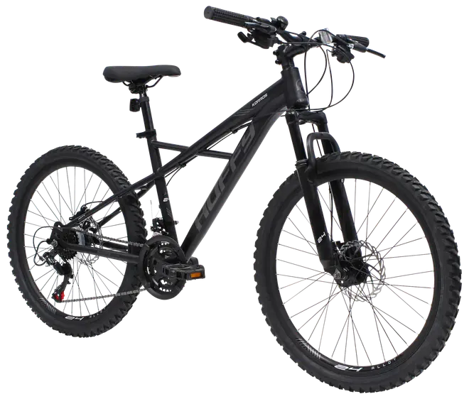 Svart mountainbike med framdämpning, skivbromsar, grova däck och robust ram. Utrustad med rakt styre, justerbar sadel och flera växlar för terrängcykling.