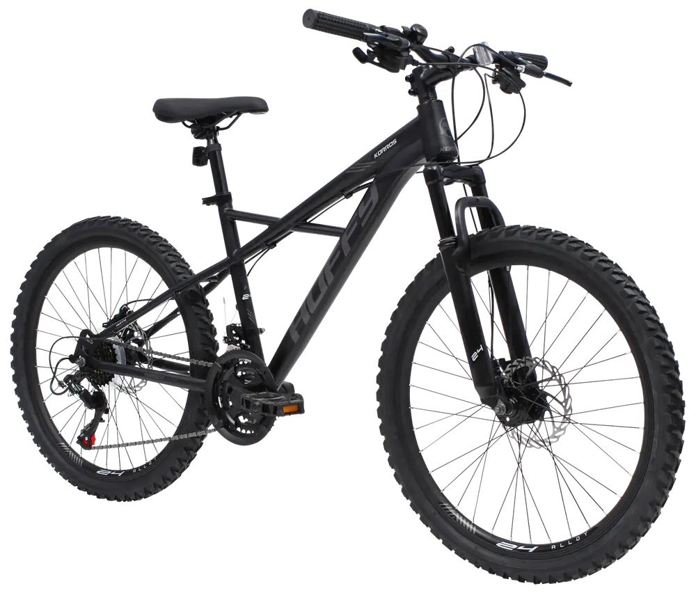 Svart mountainbike med framdämpning, skivbromsar, grova däck och robust ram. Utrustad med rakt styre, justerbar sadel och flera växlar för terrängcykling.