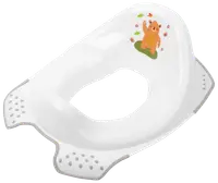 Hvid plastik toiletsæde til pottetræning med skridsikre greb og sødt bjørnemotiv, passer til standardtoiletter. Nem at rengøre og komfortabel for børn.