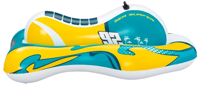 Uppblåsbar badleksak formad som en vattenskoter, i blått, gult och vitt, med palmmotiv, nummer 92 och texten "Sea Surfer" på sidan.