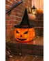 Upplyst Halloween-pumpadekoration med svart häxhatt, skuret ansikte och inbyggda orange lampor. Passar både inomhus och utomhus, perfekt för högtidsdekoration.