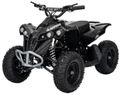 Sort mini-ATV med fire grove dæk, frontkofanger, dobbelte forlygter og "Warrior"-mærkning. Har polstret sæde, styrbeskyttere og robust affjedring til terrænkørsel.