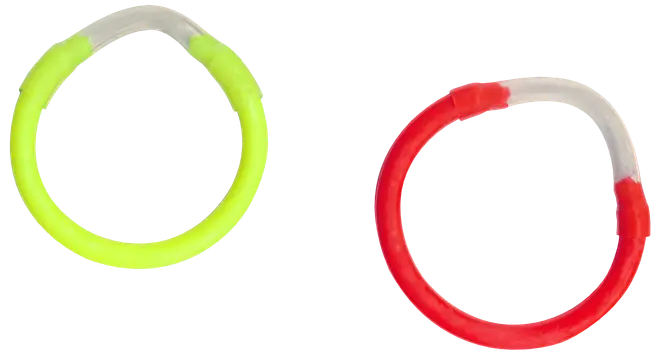 Sæt med to runde nøgleringe, én neon gul og én rød, hver med sølvfarvet metalspænde. Holdbar plastbelægning for nemt greb og synlighed. Perfekt til organisering af nøgler.